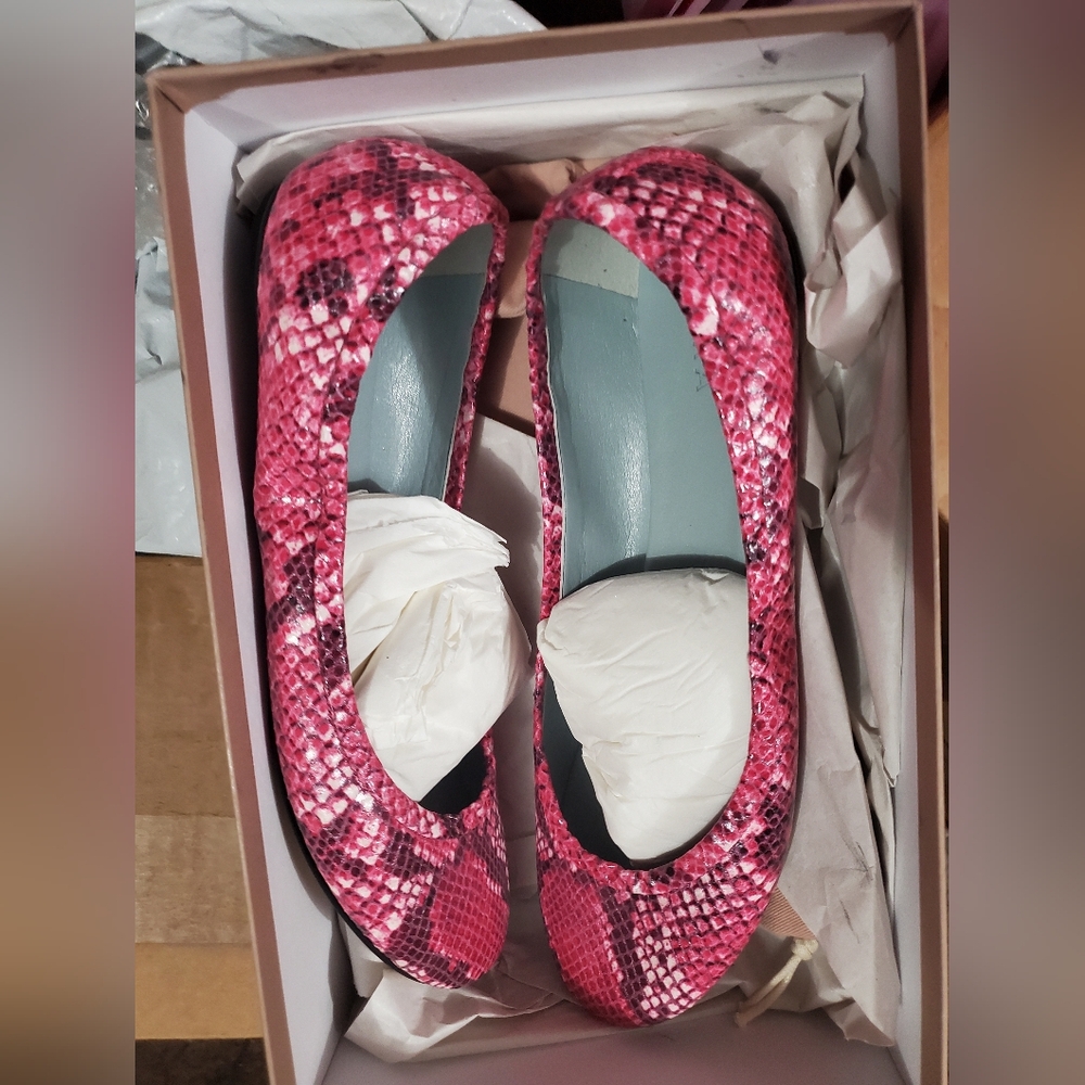 NIB sz 40.5 $395 Aera python leather loafers